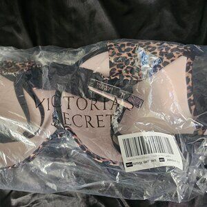 BRAND NEW Victoria Secret VERY SEXY PUSH UP